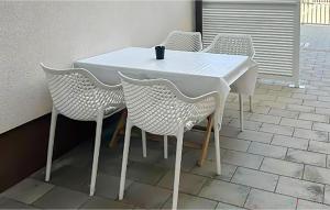 2 Bedroom Gorgeous Apartment In Vir