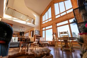 A stunning and breathtaking view with a private spa - LAponi