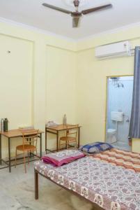 Siyaram Boys Hostel and Rooms