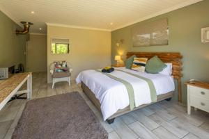 En-suite, private room, free WIFI in Plett