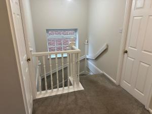 Modern Huddersfield Stay - Garden & Parking - Suitable for Contractors