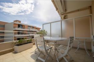 Bright cocoon with terrace and sea view