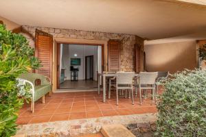 Rosmarino veranda and pool with sunset view img17