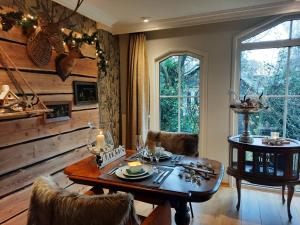 Zwijntje I Nice chalet with floral garden