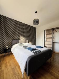 Grand Gîte Vivonne 8 personnes, Terrasse, Confort, babyfoot