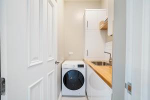 Spacious 3BR Home with Garden and 2 En-suites