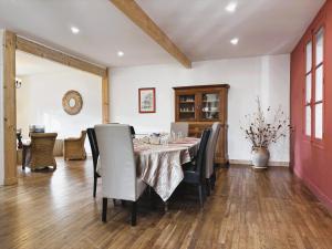 Grand Gîte Vivonne 8 personnes, Terrasse, Confort, babyfoot