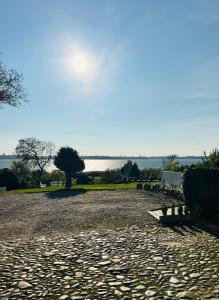 Hyggelig og stille lejlighed 100 m fra torvet