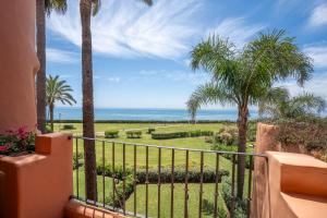 Exclusive 1 line Beach Apartment in Marbella with Panoramic Views