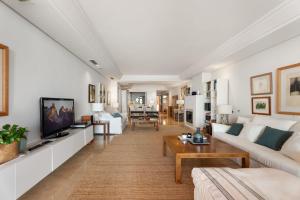 Exclusive 1 line Beach Apartment in Marbella with Panoramic Views