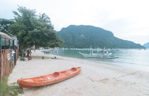 RedDoorz @ Tandikan Beach Cottages