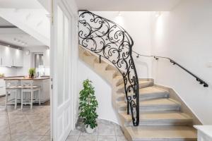 Villa Suburbia Budapest - Pool - Hot Tub - BBQ - Parking