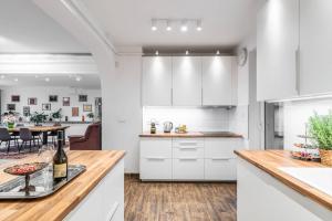 Villa Suburbia Budapest - Pool - Hot Tub - BBQ - Parking