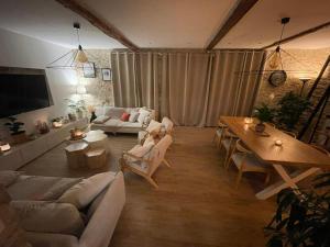 Spacious Villa With Pool Near Carcassonne