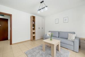 Dunikowskiego Snug Apartment by BookingHost