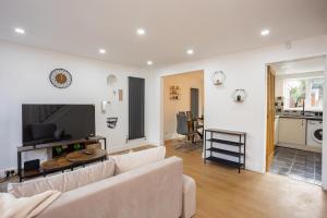 Spacious 5 Bed Family Home with Parking and Fast WiFi Leicester
