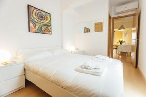 Luminous and spacious apartment b centro