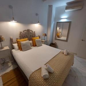 Modern and wide- 1Bd 1Bth- Triana