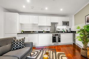 MySquare Two Bedroom Apartments in Limehouse