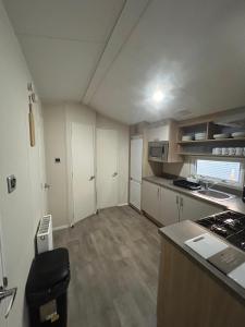 Seawick, 4 Bed, 10 Berth Caravan With Central Lounge 27344SW