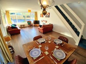 House near moors, 10 minutes walk to high street