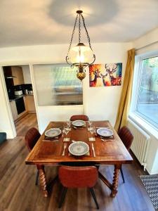 House near moors, 10 minutes walk to high street