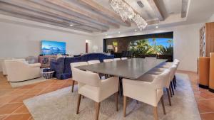 Hacienda Beach Club 1100