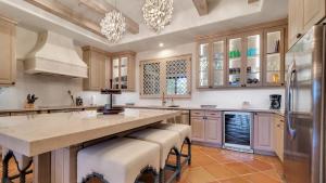 Hacienda Beach Club 1100