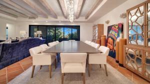 Hacienda Beach Club 1100