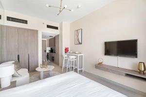 Modern Studio in residence with pool gym and paddl