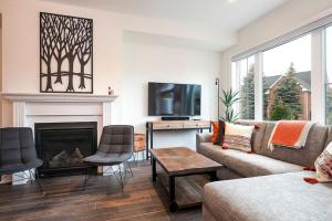 Luxury Townhome - Private Patio Shuttle Trails
