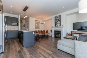 Luxury Townhome - Private Patio Shuttle Trails