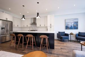 Blue Mountain Townhome - Patio Shuttle Trails