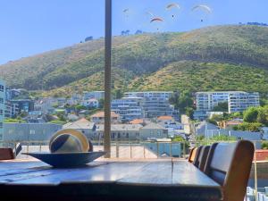 UNIQUE LUXE ARTS LOFT by Sea - Beach Block - Mountain Views