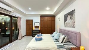 Luxury Semi-2Bed Pool Villa near Beach & Walking Street!