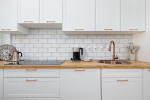 Parkside & Museum Deluxe Apartment by BookingHost