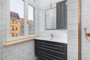 Parkside & Museum Deluxe Apartment by BookingHost