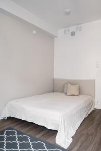 Minimal Studio Apt in Design District