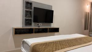 White Pearl, Jabalpur