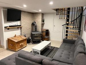 Lake Access - Private Spa - Pool table - Rustique