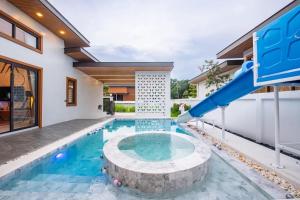 La Seal Pool Villa