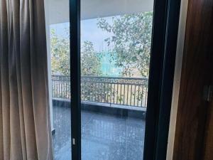 ARBIN HOTEL Akshay Premium suites 1 BHK Serviced Apartments Near Artemis Hospital Sector 52