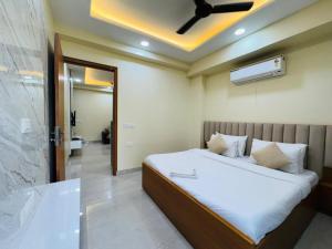 ARBIN HOTEL Akshay Premium suites 1 BHK Serviced Apartments Near Artemis Hospital Sector 52