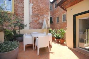 Arcobaleno Apartment in Center Town with Terrace