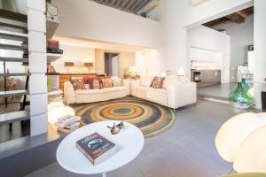 Arcobaleno Apartment in Center Town with Terrace