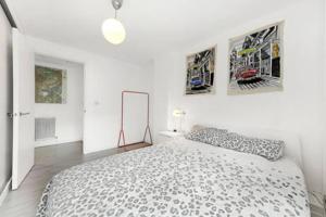 One bedroom charming flat 15 min from central London