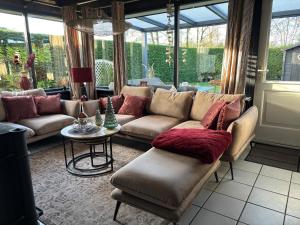 Moderner gepflegter Nr 142 ruhiger Bungalow, Strandnah mit großen, uneinsehbaren Garten, Terrassenüberdachung