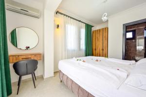 LUNESSA-Villa with Childrens Pool for 8 People in Oludeniz