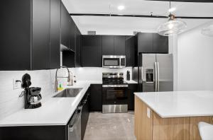 Urban Stylish 1BR Fast WiFi & Full Kitchen