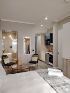 Menlyn Maine Trilogy Apartment 1220 & 1221